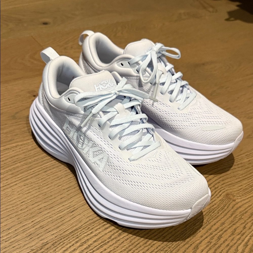 Hoka Women's light purple bondi 8 - size 8.5